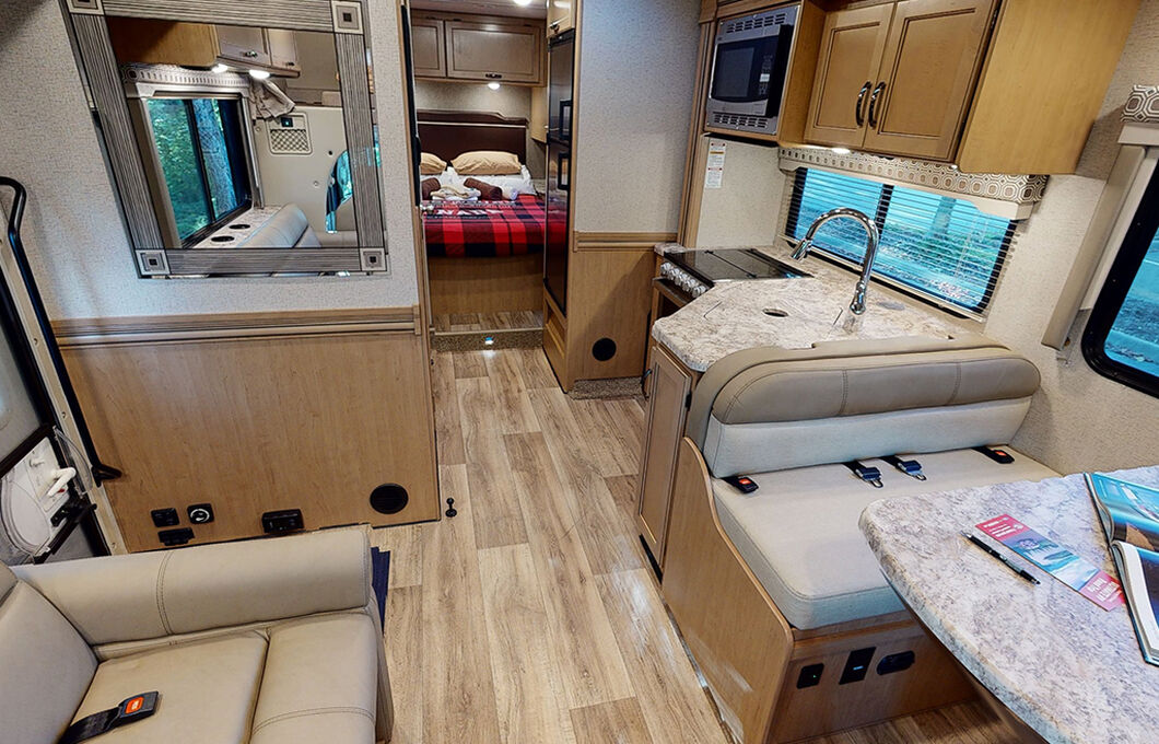 Class C Motorhome-XLarge (C-XLarge), , hi-res image number 5